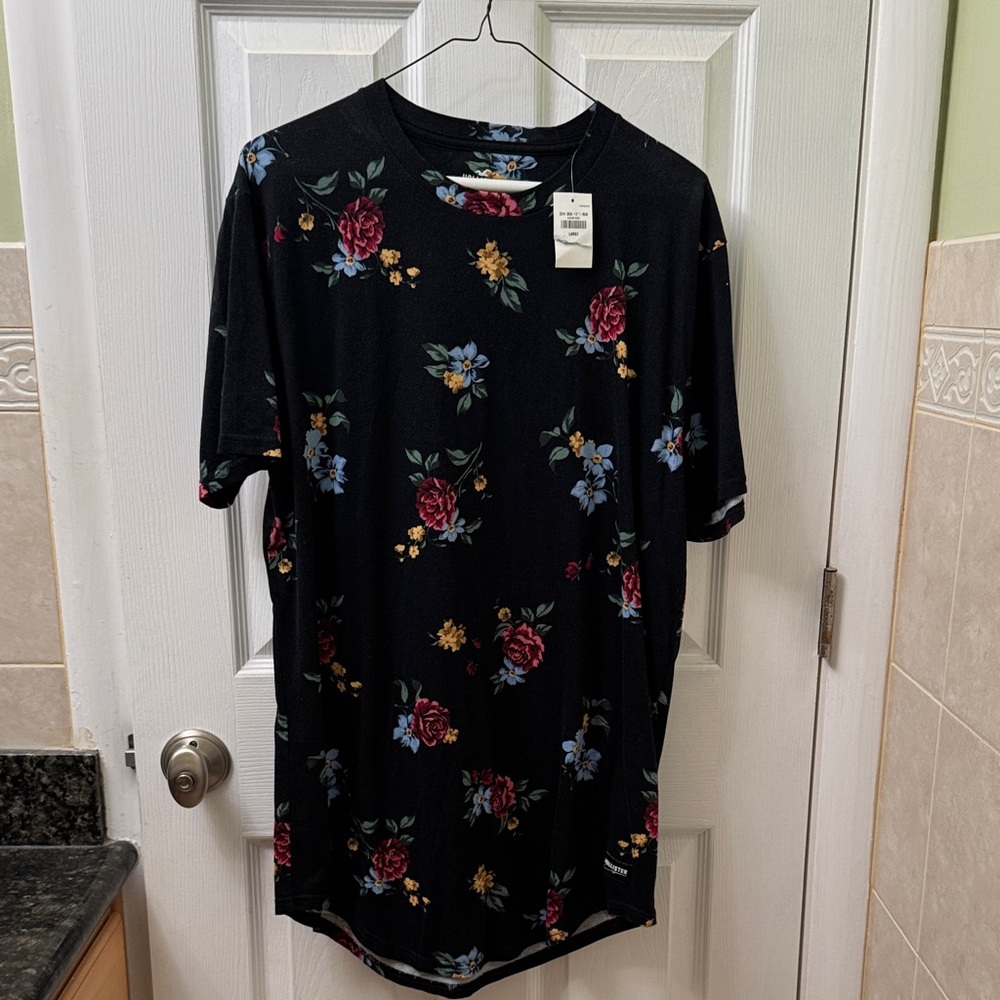 Hollister Black Floral Men's Tee
